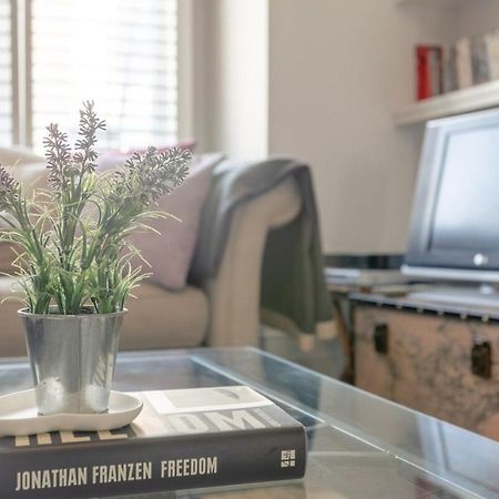 Stylish 1 Bed Apartment Near Battersea Park Лондон Экстерьер фото
