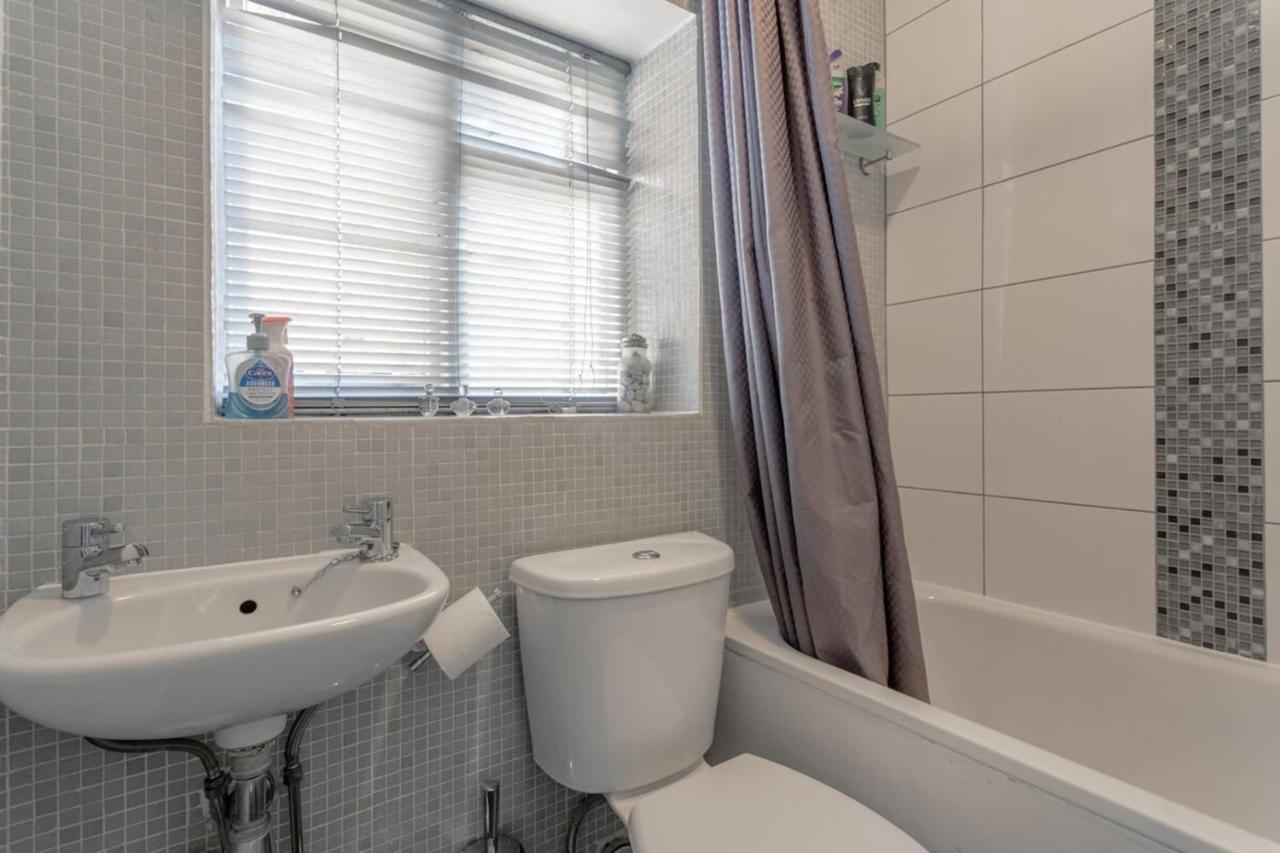 Stylish 1 Bed Apartment Near Battersea Park Лондон Экстерьер фото